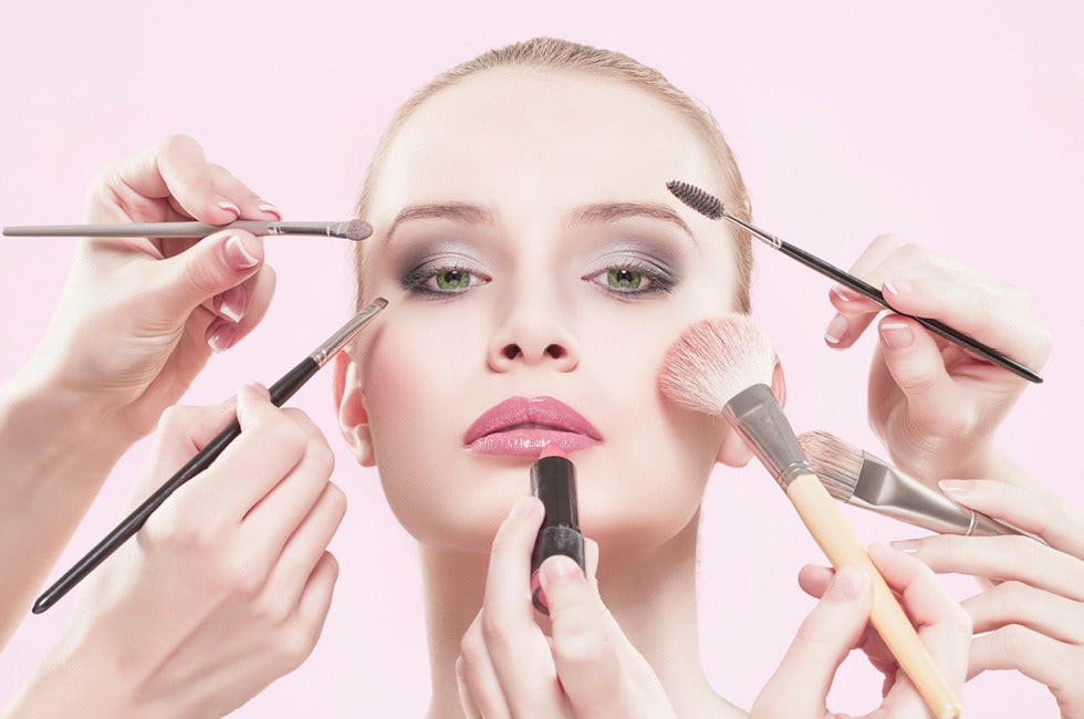 💄 5 منتجات تجميل لا تستغني عنها أي فتاة مصرية في شنطتها اليومية